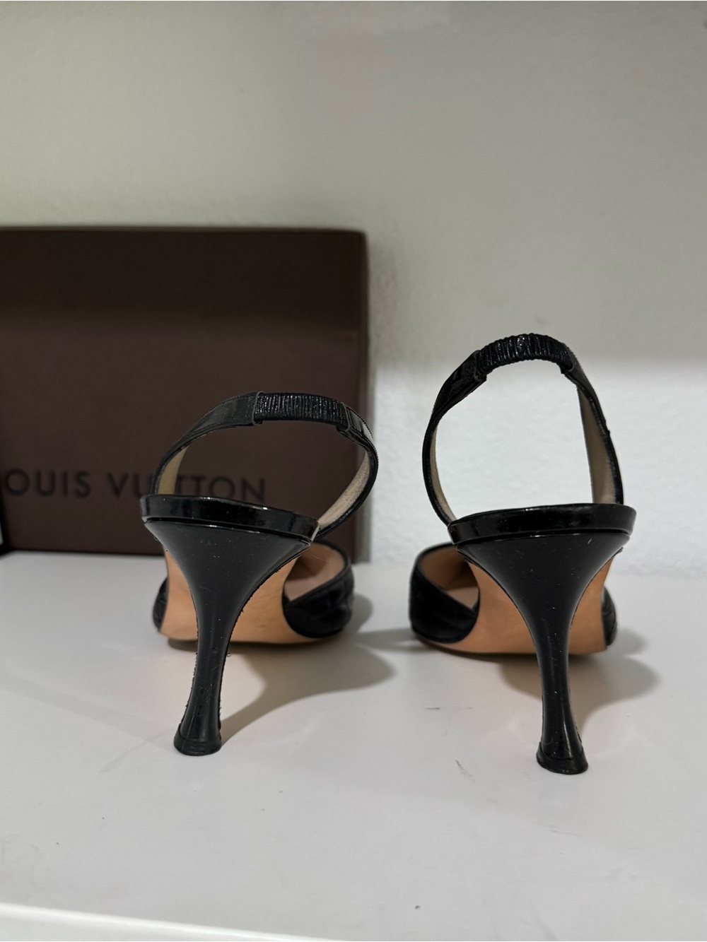 Manolo Blahnik Black Quilted Patent Leather Slingback Pumps - Picture 4 of 7